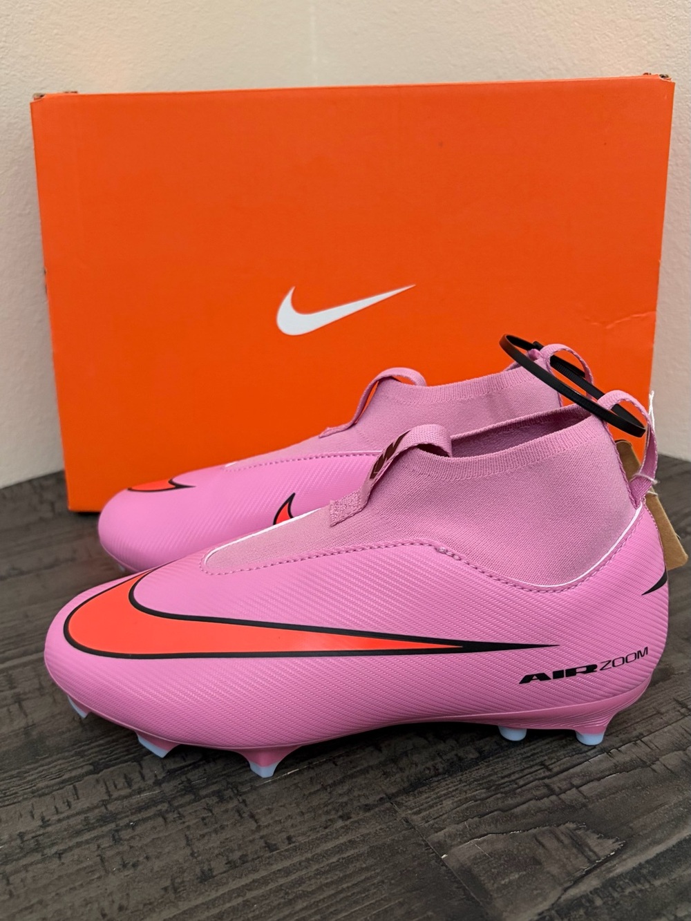 🚨BRAND NEW Nike Kids Soccer Cleats🚨